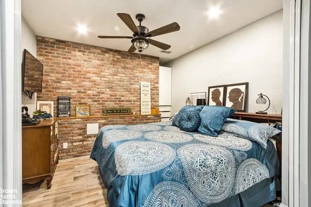 $920,000 | 529 West 42nd Street, Unit 8N | Hell's Kitchen