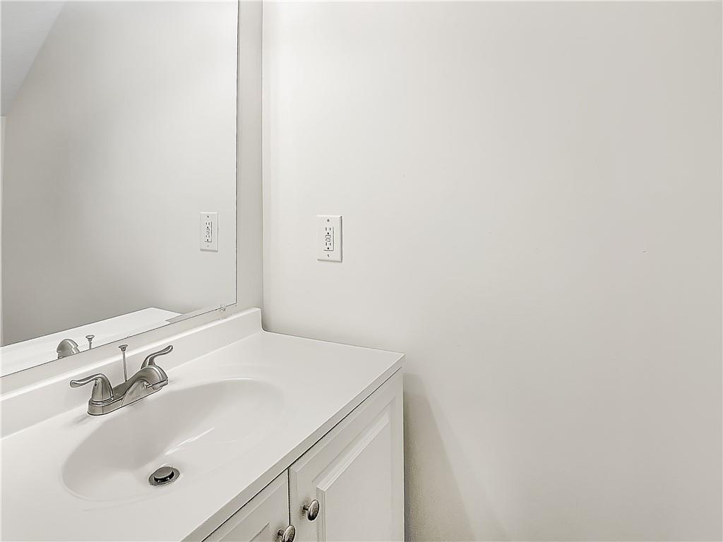 155 Ridgeview Drive Athens, GA 30606 - Photo 19 of 23 a bathroom with a sink and a mirror