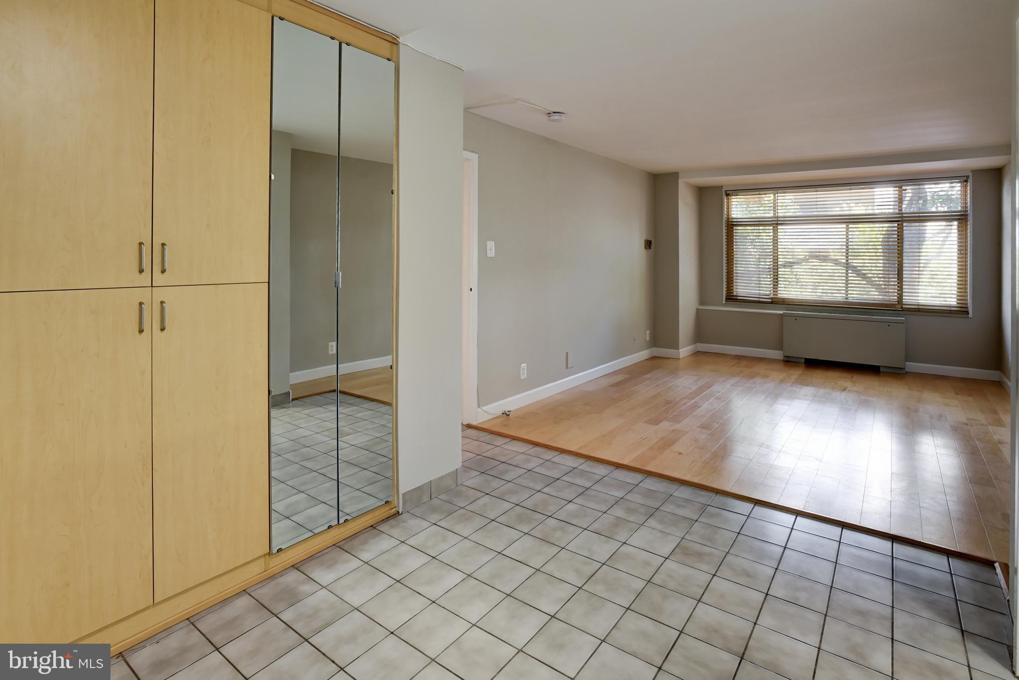 2401 H Street Northwest, Unit 208 Washington, DC 20037 - Photo 14 of 37 Entrance/Dining Area