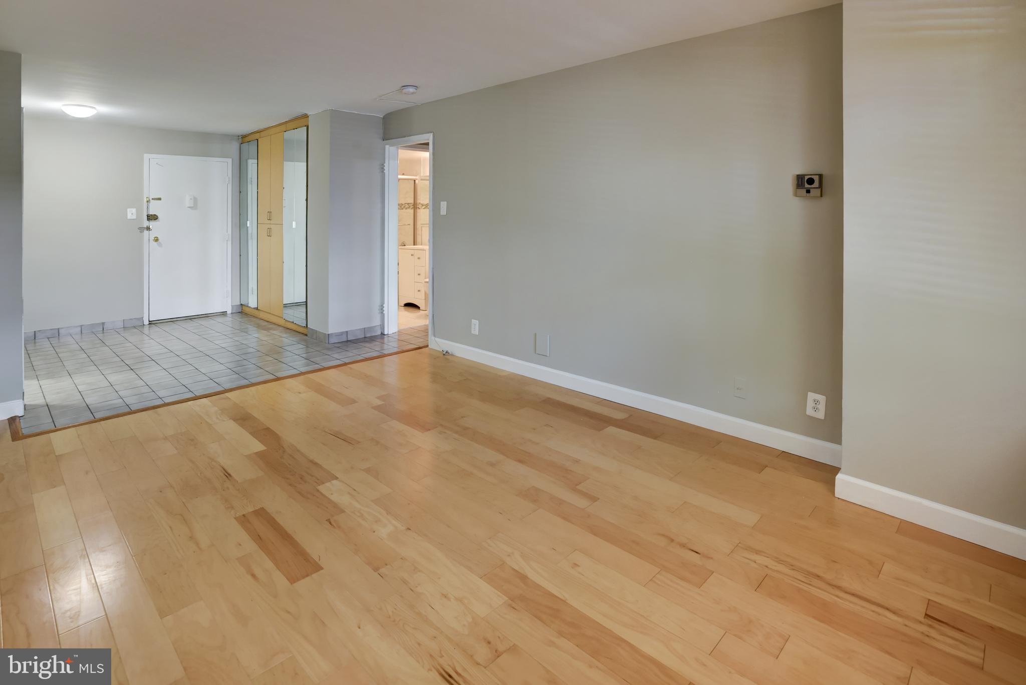 2401 H Street Northwest, Unit 208 Washington, DC 20037 - Photo 5 of 37 Living Room