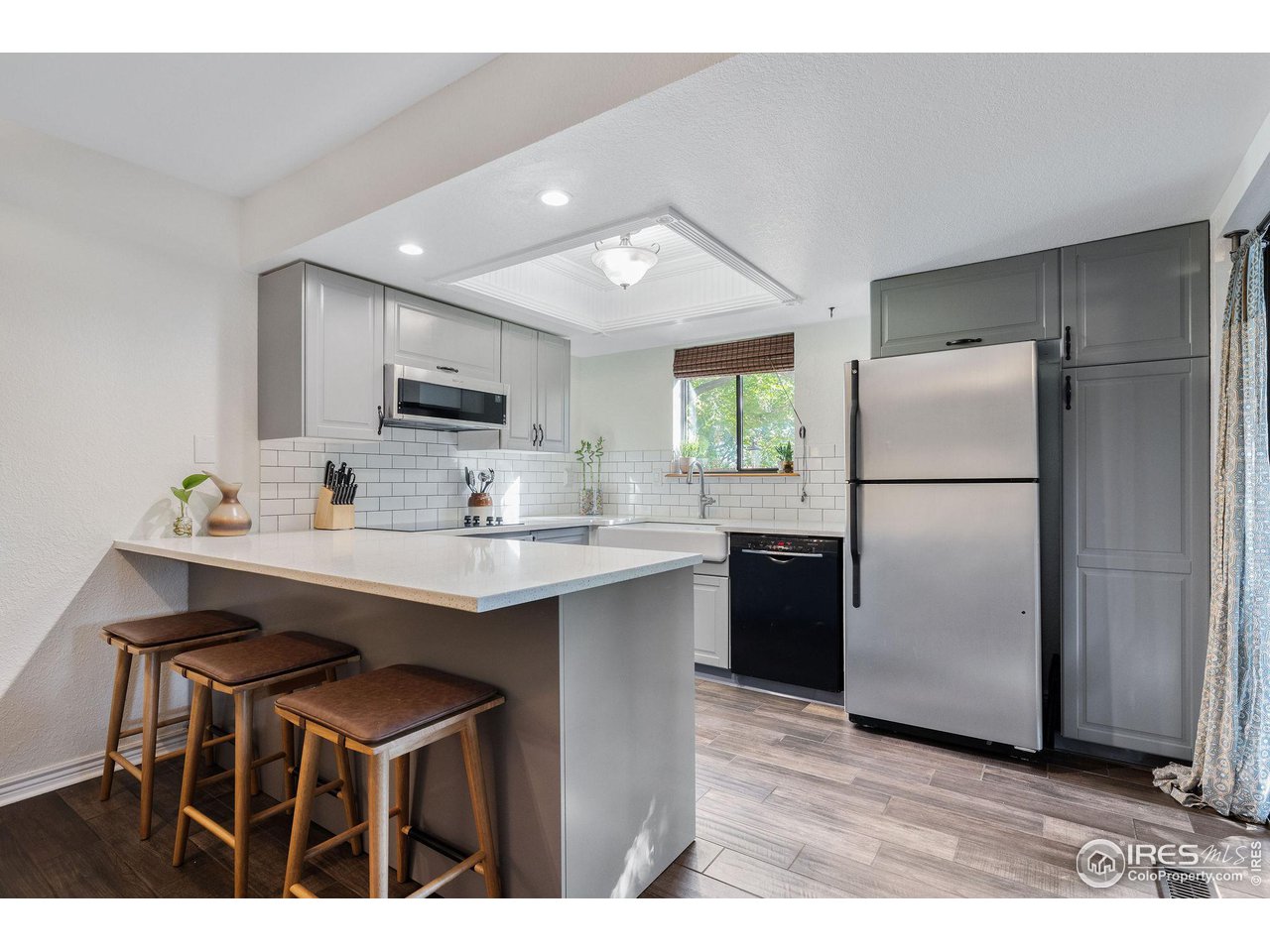 6229 Willow Lane Boulder, CO 80301 - Photo 5 of 18 a kitchen with stainless steel appliances granite countertop a refrigerator a sink a stove a dining table and chairs