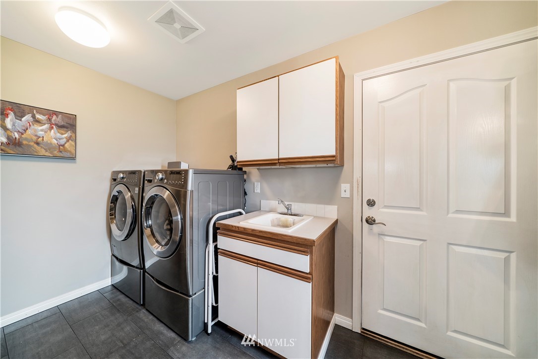 18828 Nutmeg Street Southwest Rochester, WA 98579 - Photo 20 of 25 a utility room with dryer and washer
