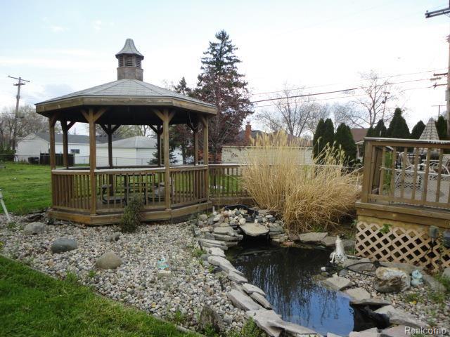 18363 Stephens Road Eastpointe, MI 48021 - Photo 10 of 18 DSC03748.jpg