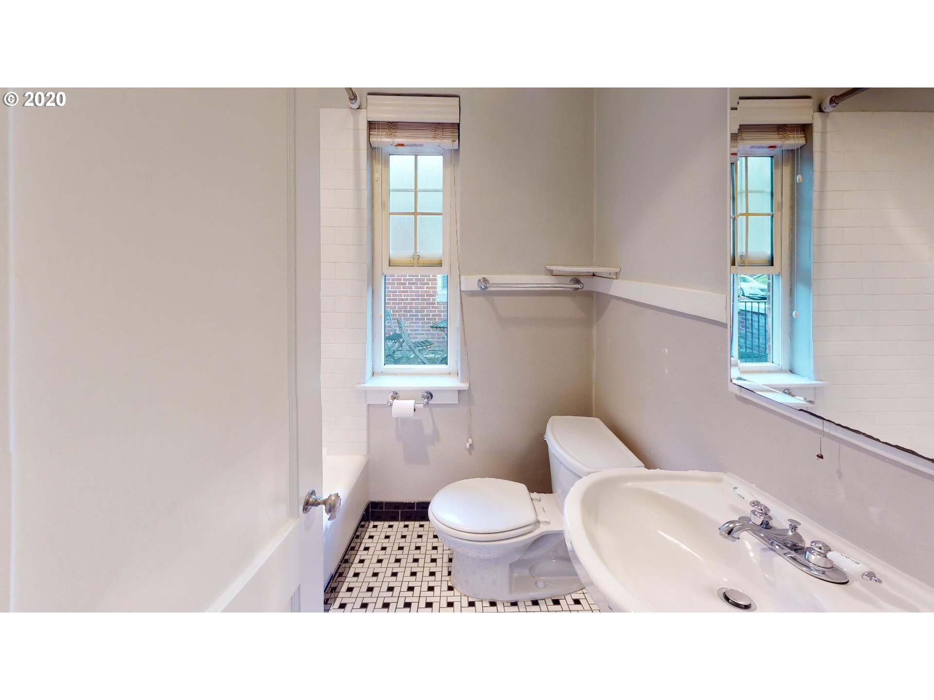 2601 Northwest Raleigh Street, Unit 10 Portland, OR 97210 - Photo 7 of 7 Gallery Image 7