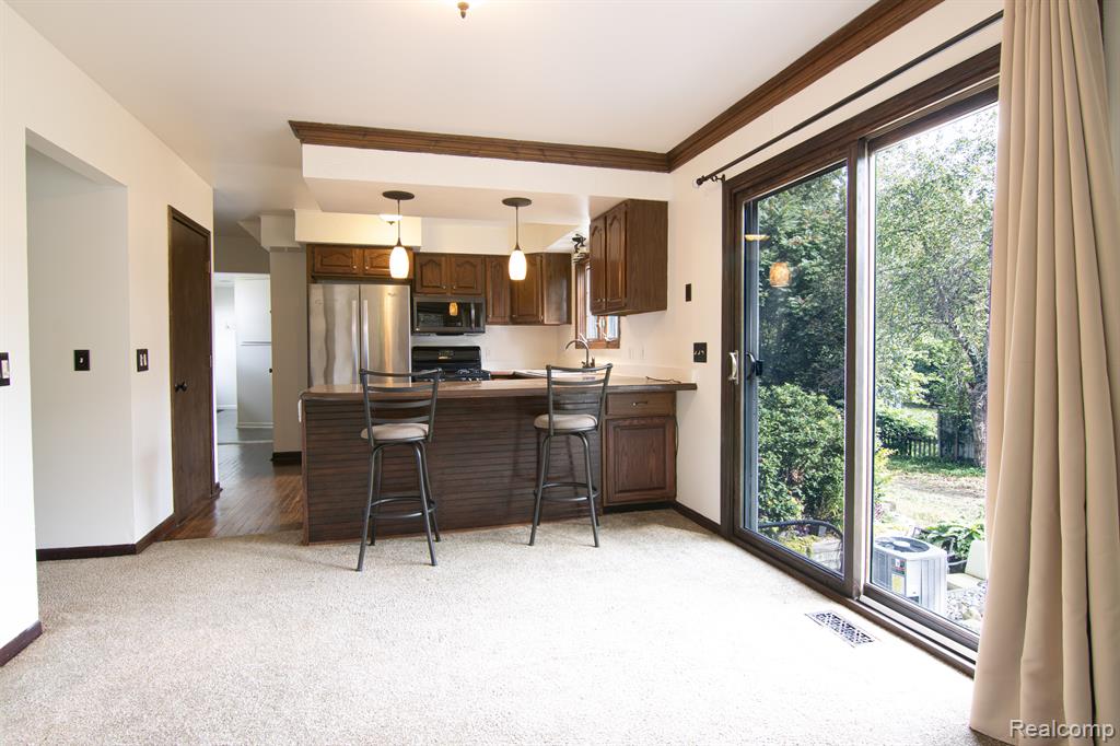 2312 South Long Lake Road Fenton, MI 48430 - Photo 4 of 22
