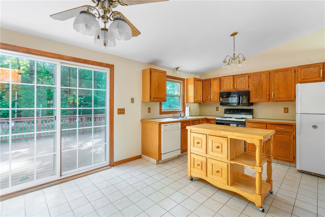 71 Colvintown Road Coventry, RI 02816 - Photo 8 of 25
