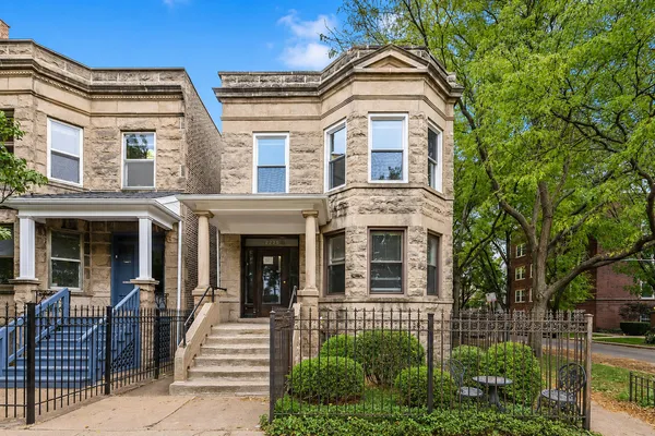 $2,550 | 4351 North Bell Avenue, Unit 2R, Chicago, IL 60618
