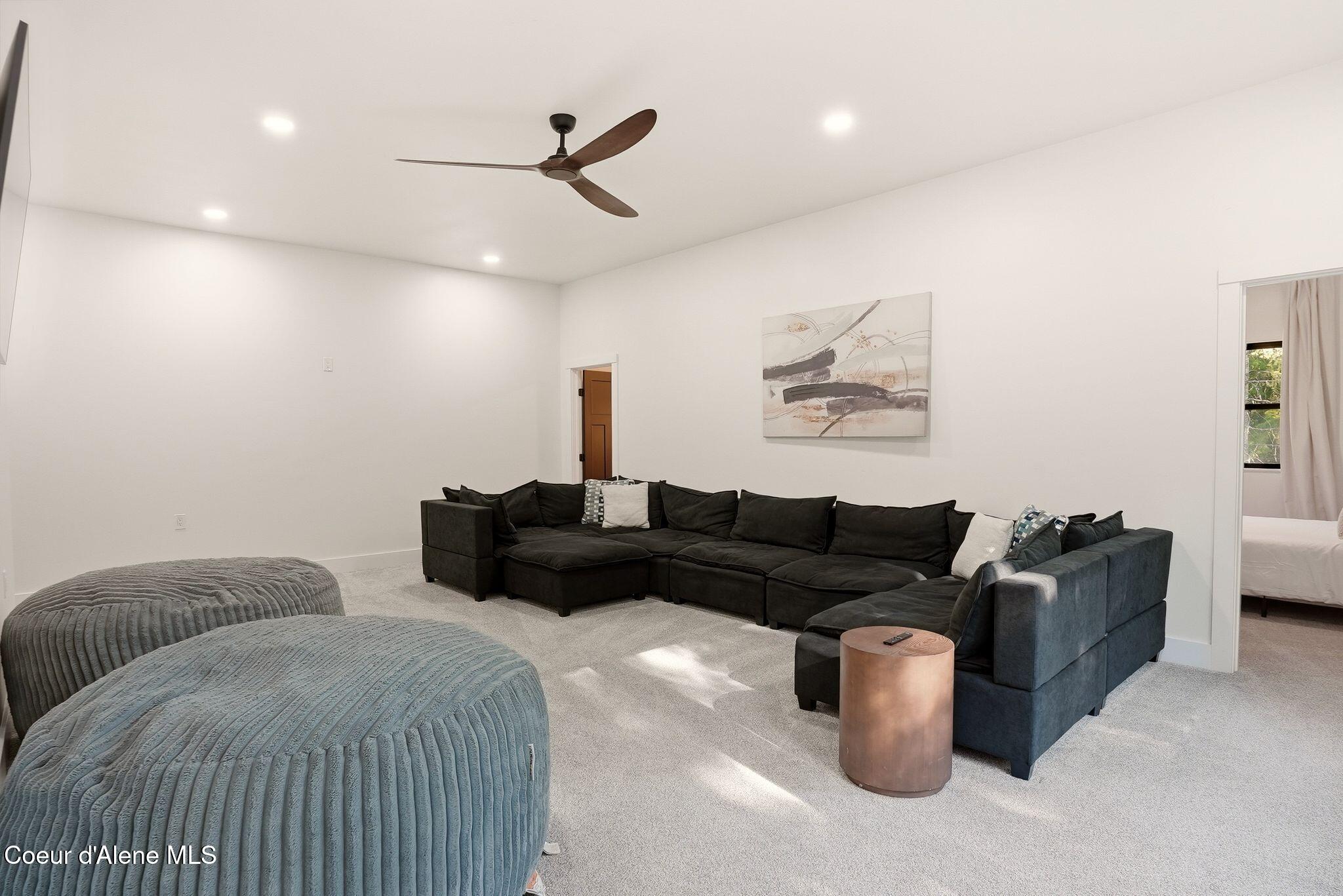 95 Klickitat Road Cocolalla, ID 83813 - Photo 40 of 66 Family Room