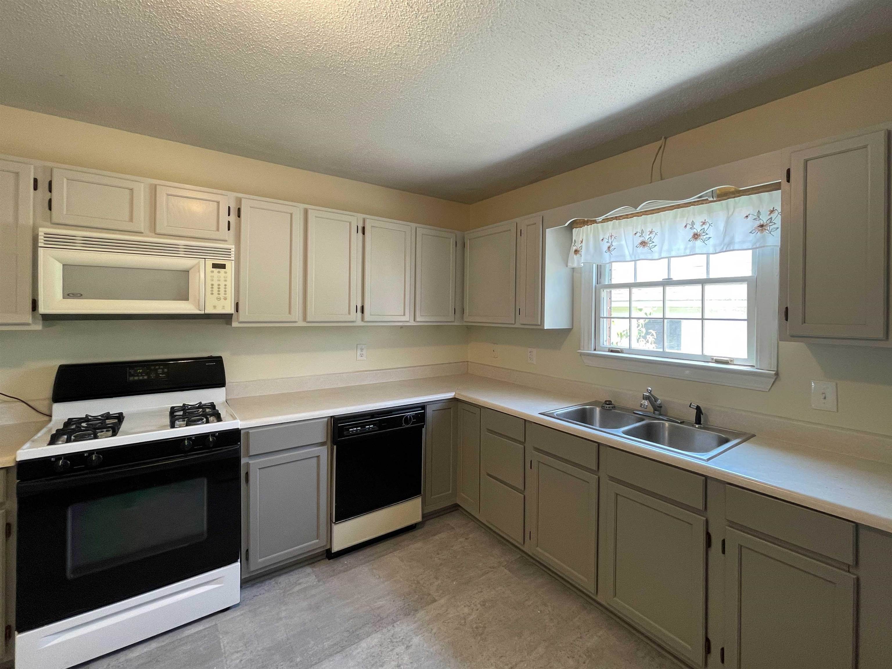 1381 Fairfield Road Chesnee, SC 29323 - Photo 6 of 26