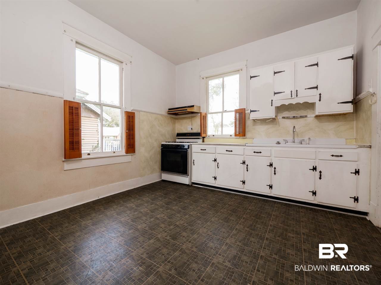 18 Kenneth Street Mobile, AL 36607 - Photo 10 of 36 Kitchen