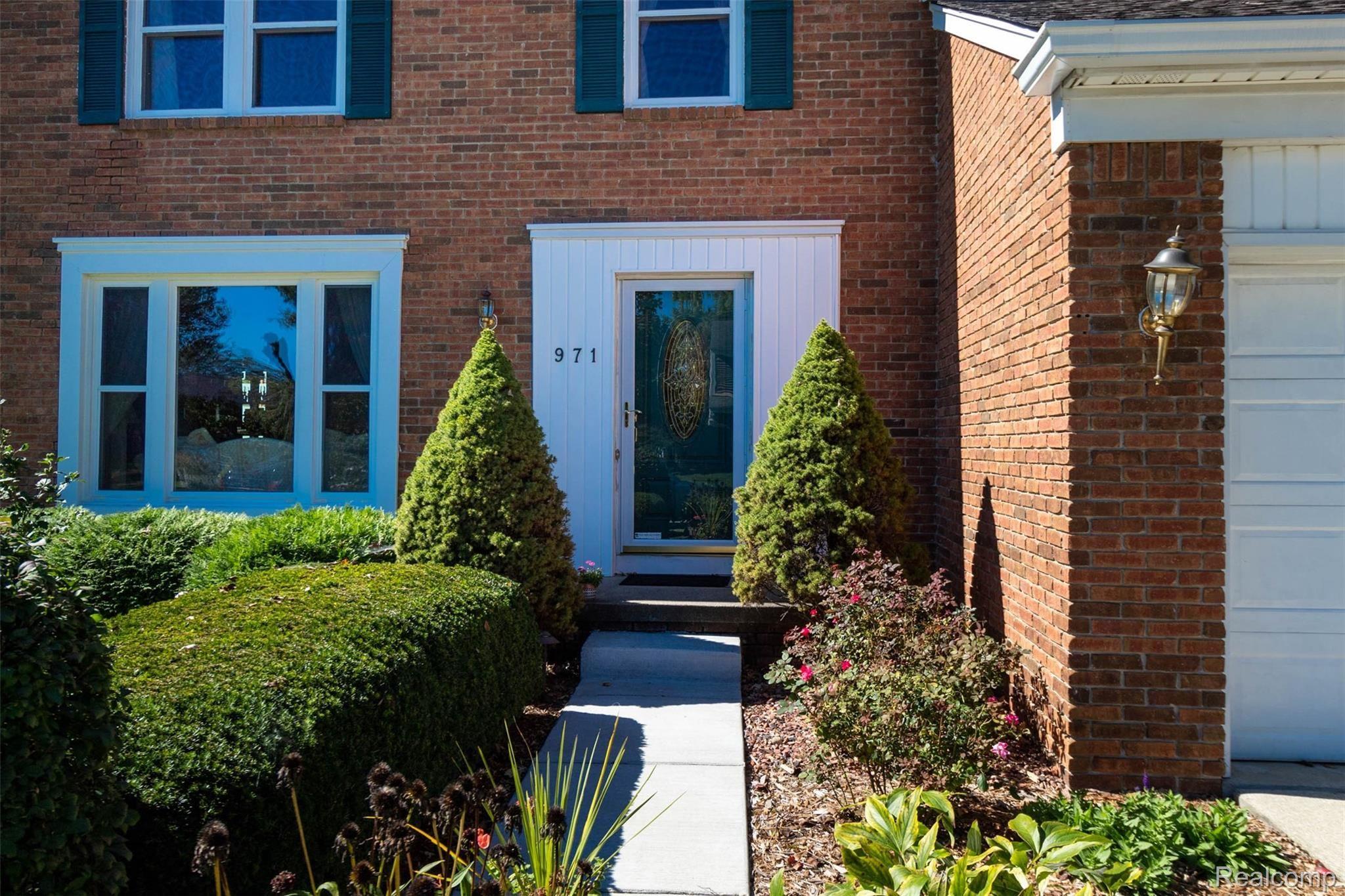971 Paddington Road Canton, MI 48187 - Photo 4 of 42 4.jpg