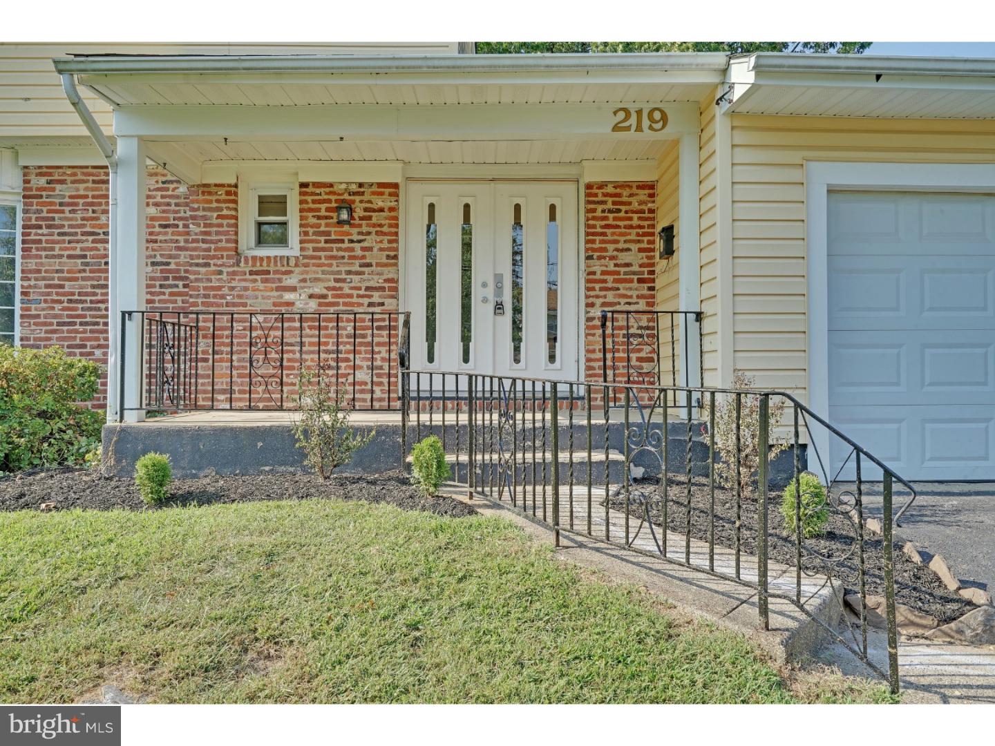 219 Regency Road Edgewater Park, NJ 08010 - Photo 3 of 20