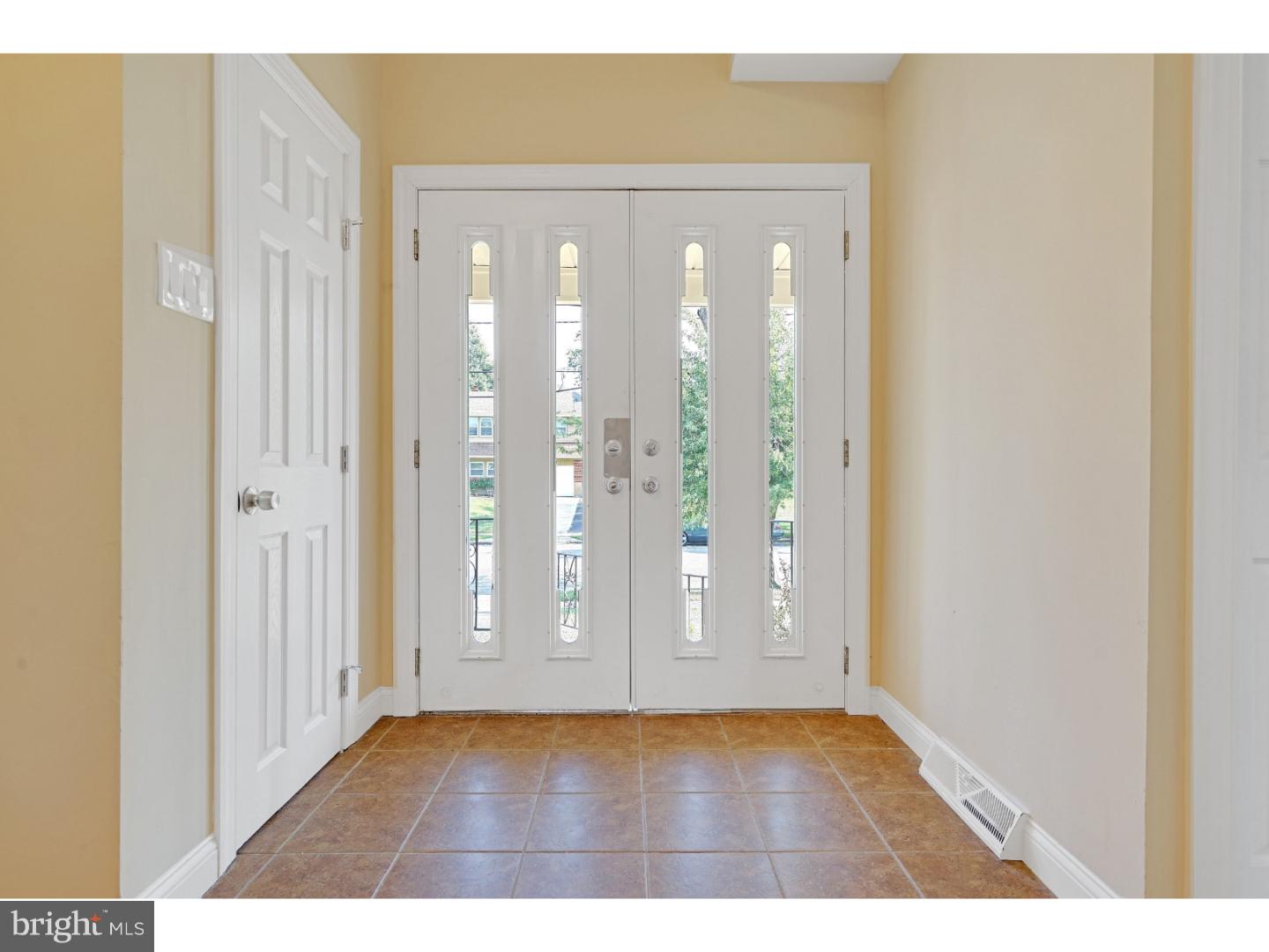 219 Regency Road Edgewater Park, NJ 08010 - Photo 4 of 20
