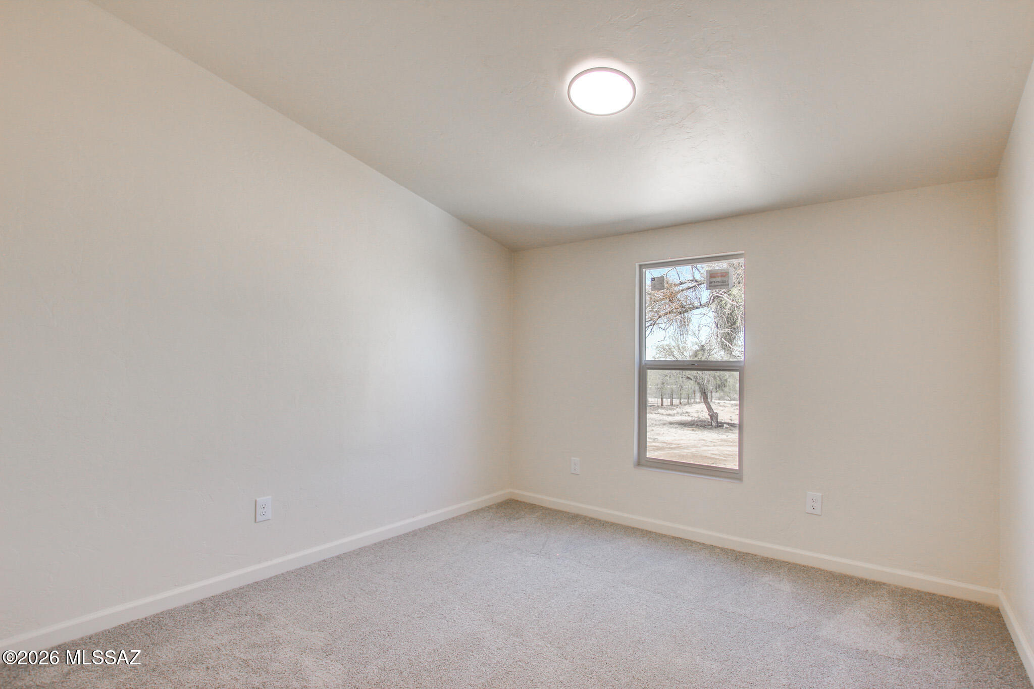 14303 West Rolina Lane Tucson, AZ 85736 - Photo 19 of 38 an empty room with windows