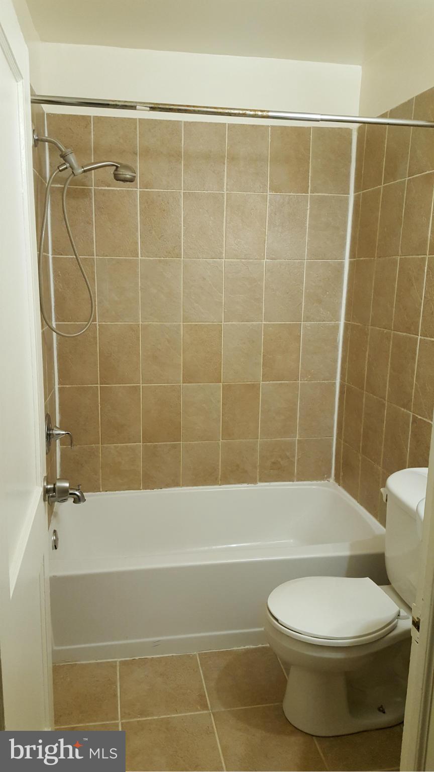 2707 North Rosedale Street Baltimore, MD 21216 - Photo 5 of 16 Bath