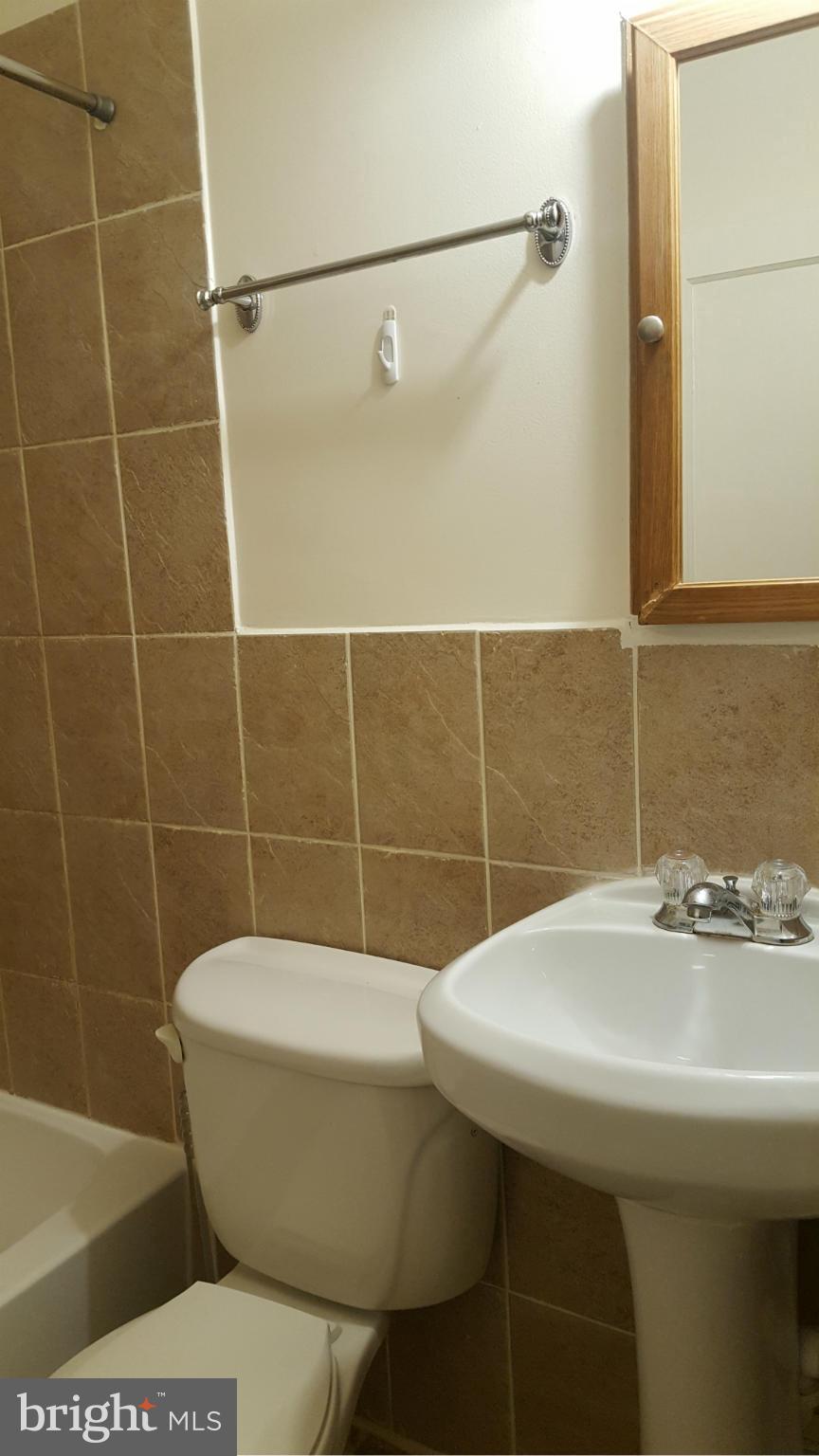 2707 North Rosedale Street Baltimore, MD 21216 - Photo 6 of 16 Bath