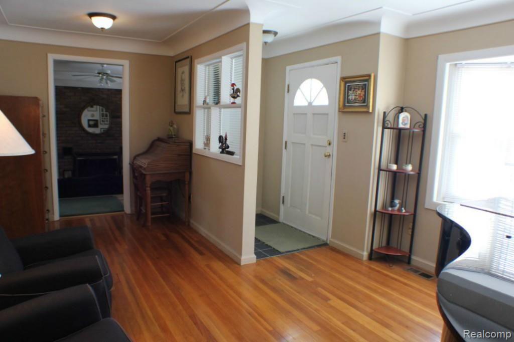 Living Room2.jpg