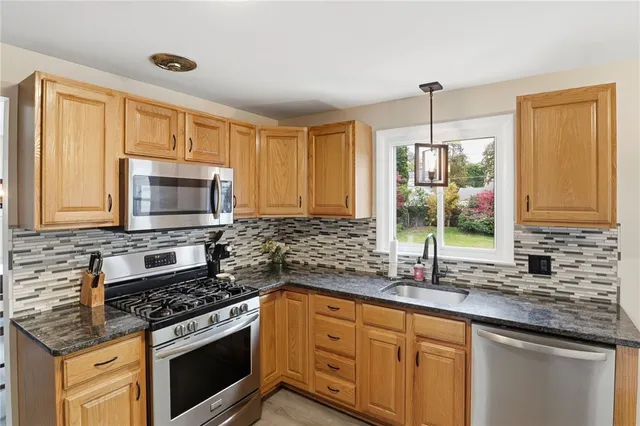 $230,500 | 178 Vinedale Avenue, Irondequoit, NY 14622