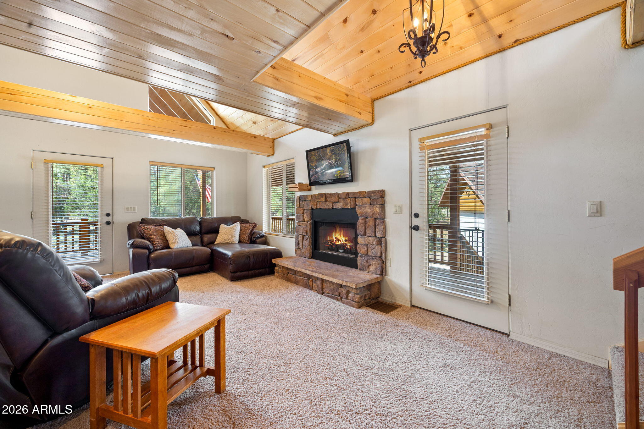 3166 Chevelon Road Overgaard, AZ 85933 - Photo 8 of 41 GREAT ROOM