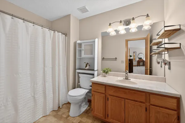 $195,000 | 4065 Wilshire Circle, Unit 8, Shoreview, MN 55126