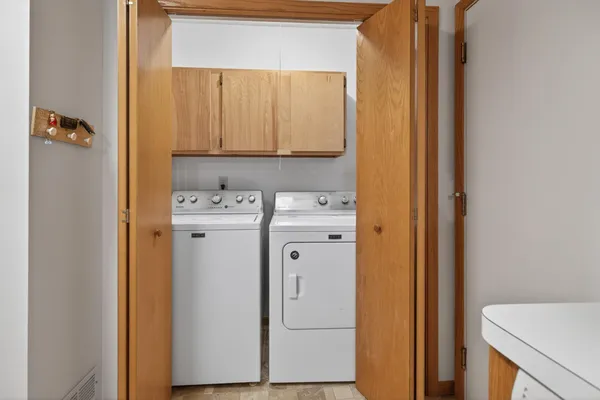 $195,000 | 4065 Wilshire Circle, Unit 8, Shoreview, MN 55126