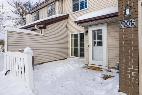 $195,000 | 4065 Wilshire Circle, Unit 8, Shoreview, MN 55126