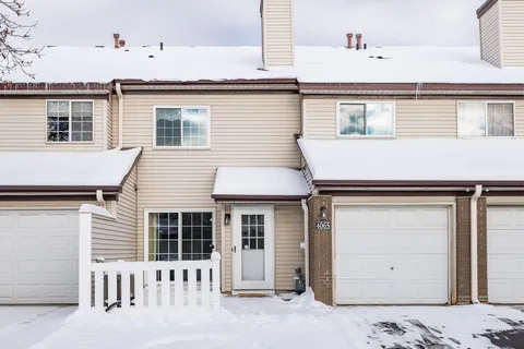 $195,000 | 4065 Wilshire Circle, Unit 8, Shoreview, MN 55126