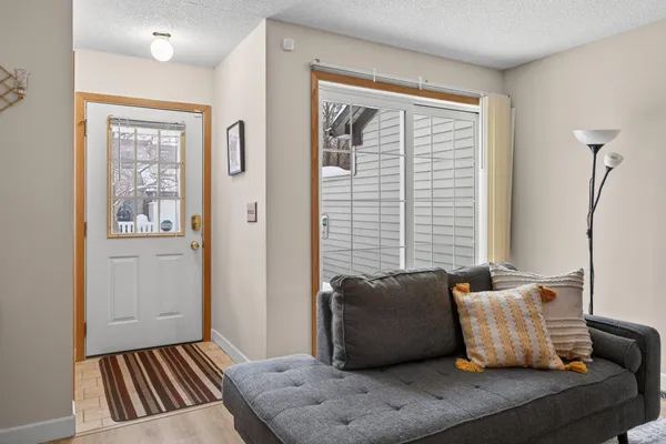 $195,000 | 4065 Wilshire Circle, Unit 8, Shoreview, MN 55126