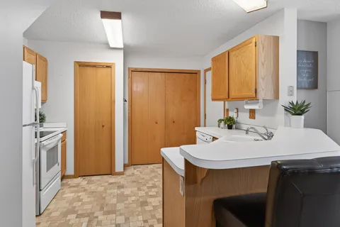 $195,000 | 4065 Wilshire Circle, Unit 8, Shoreview, MN 55126