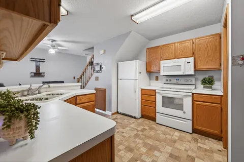 $195,000 | 4065 Wilshire Circle, Unit 8, Shoreview, MN 55126