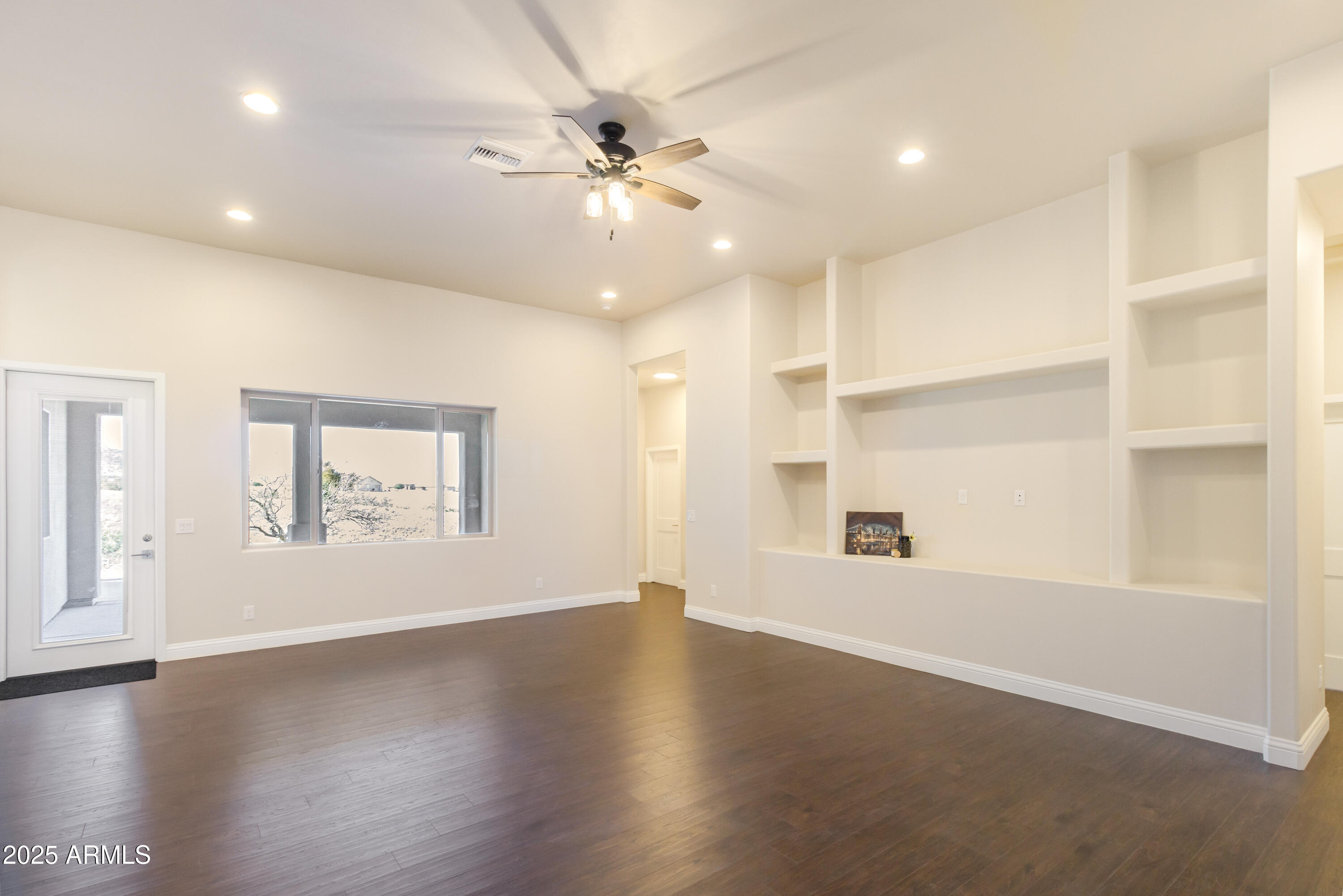 9170 South Hackney Place Hereford, AZ 85615 - Photo 11 of 59 Living Room