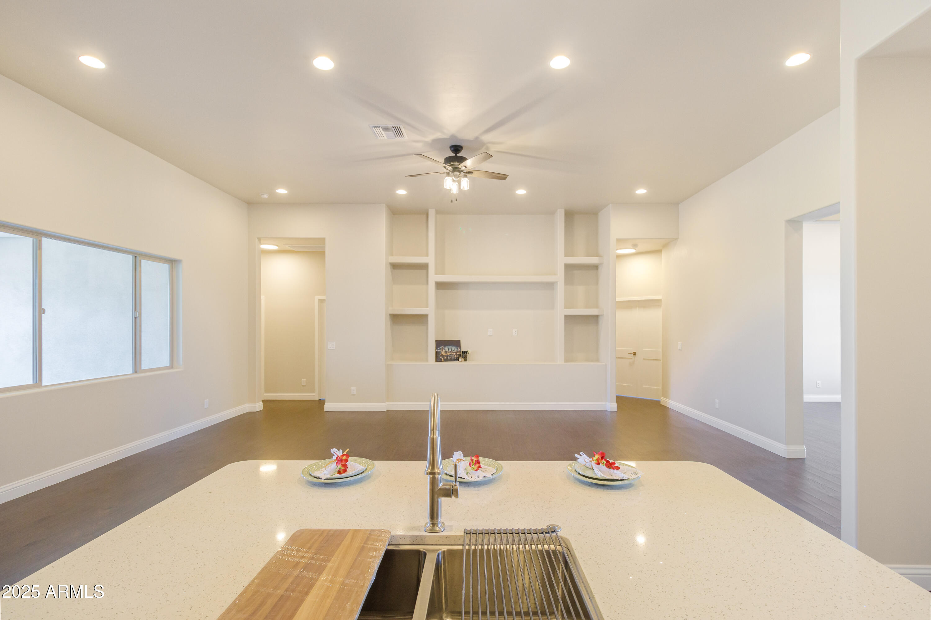 9170 South Hackney Place Hereford, AZ 85615 - Photo 17 of 59 Living Room