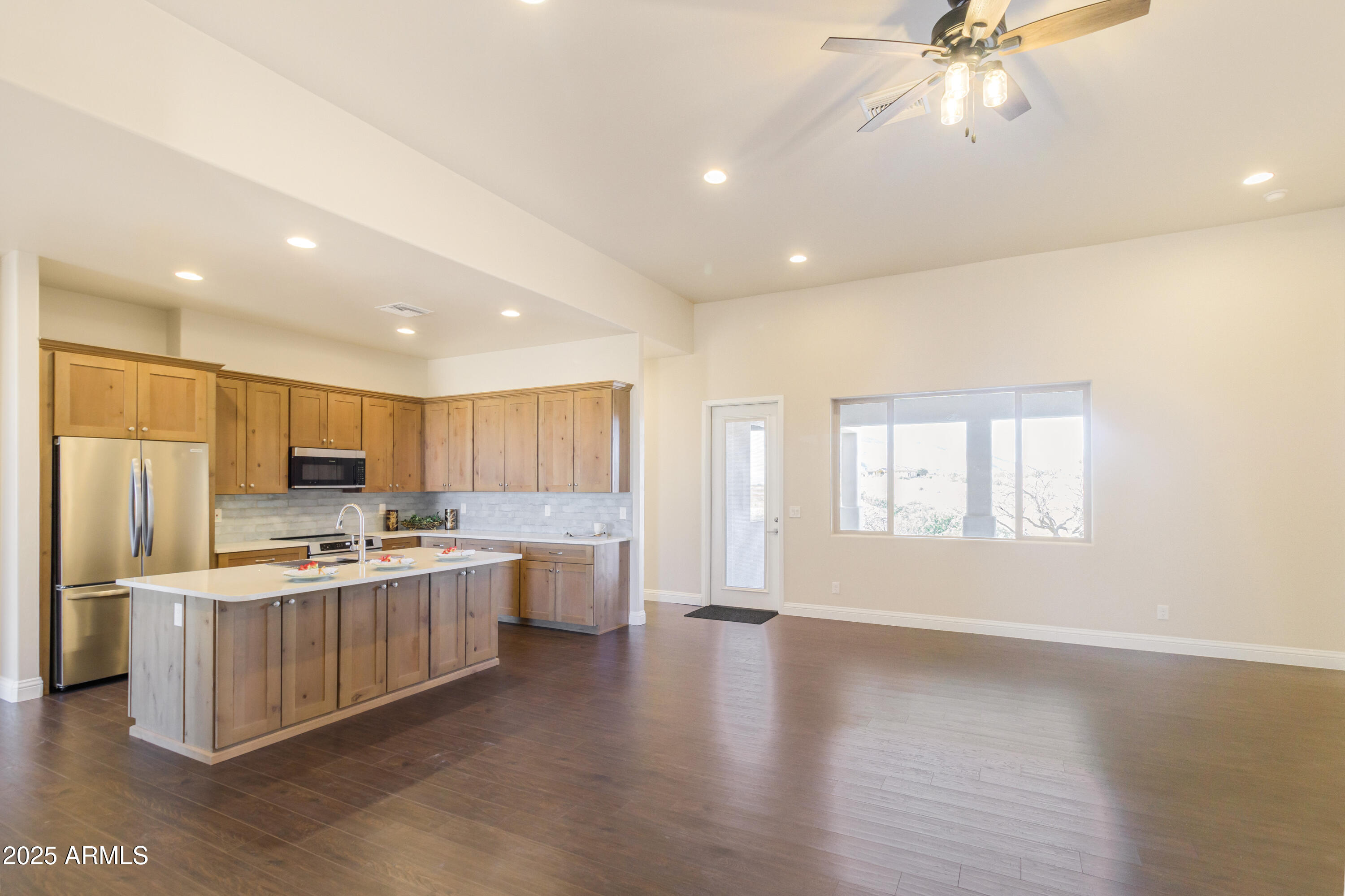 9170 South Hackney Place Hereford, AZ 85615 - Photo 10 of 59 Living Room