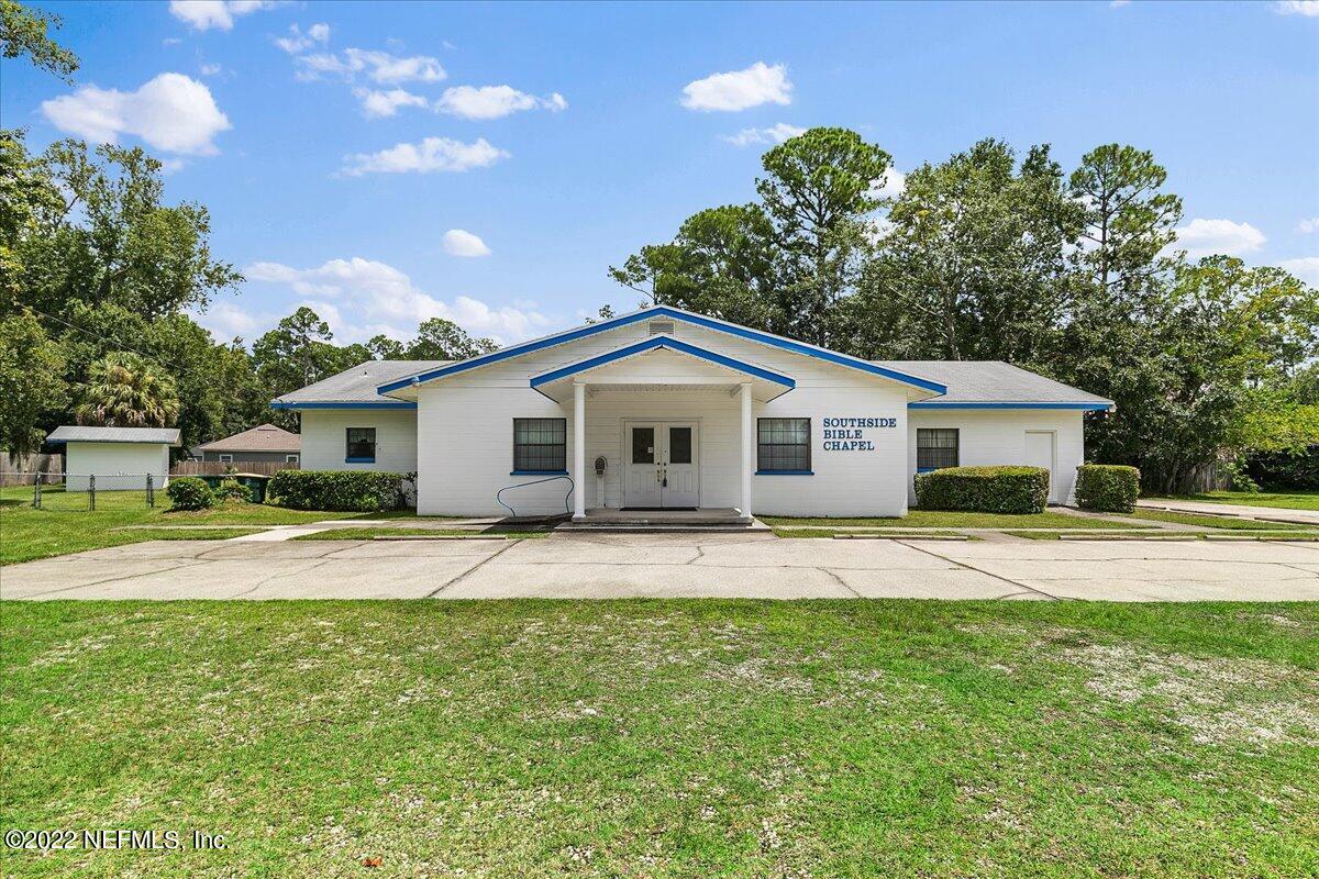 2701 Dean Road Jacksonville, FL 32216 - Photo 1 of 19 a view of a yard in front of the house with a yard