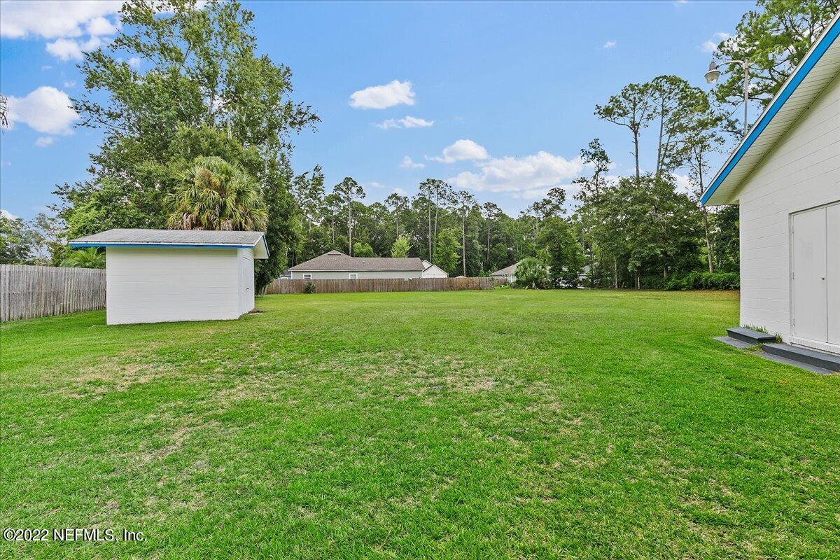 2701 Dean Road Jacksonville, FL 32216 - Photo 17 of 19 a backyard of a house with lots of green space