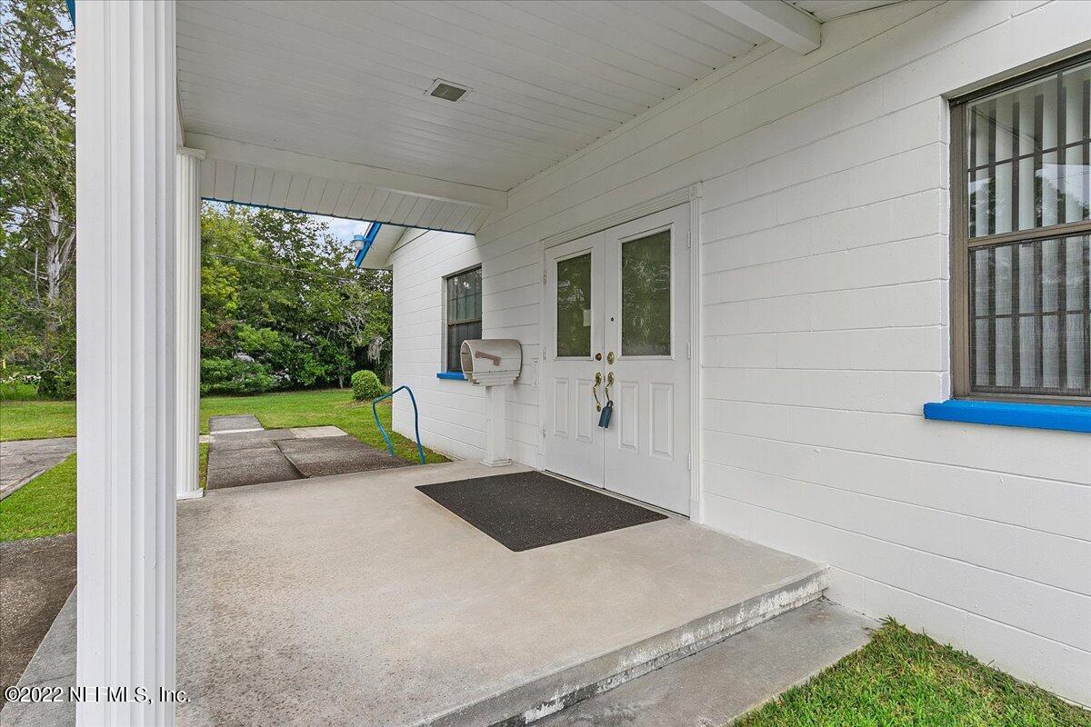2701 Dean Road Jacksonville, FL 32216 - Photo 4 of 19 a view of a porch with furniture and garden
