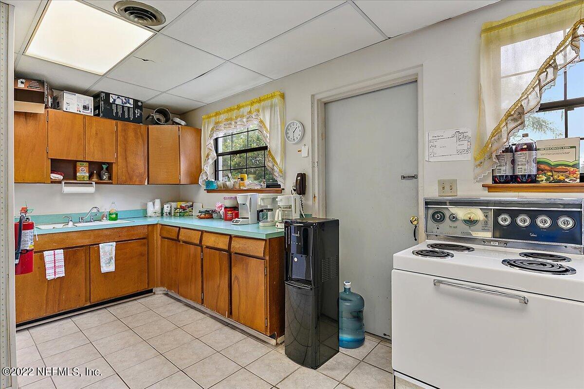 2701 Dean Road Jacksonville, FL 32216 - Photo 10 of 19 2701 Dean 10-Kitchen
