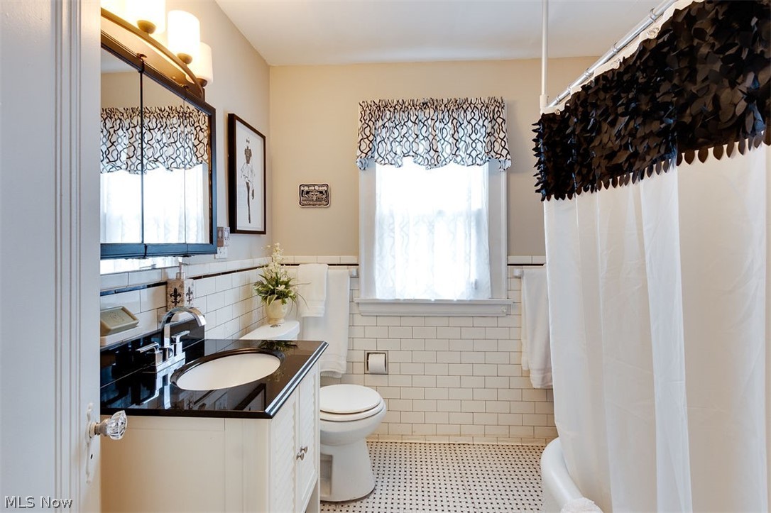 1139 Oxford Road Cleveland, OH 44121 - Photo 18 of 25 Gallery Image 18