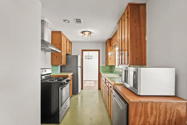 $1,795 | 1207 Stonecrest Drive, Houston, TX 77018