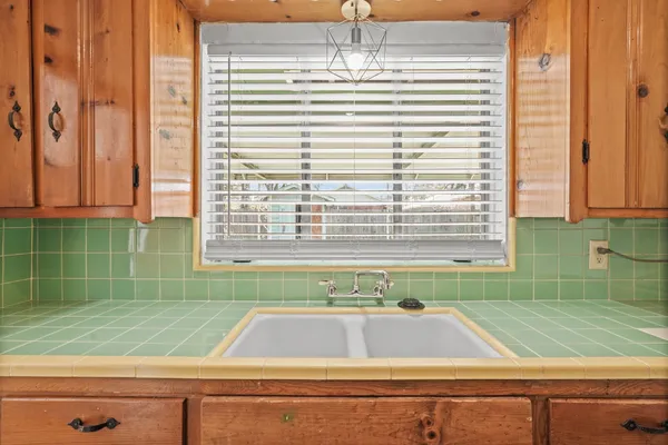 $1,795 | 1207 Stonecrest Drive, Houston, TX 77018