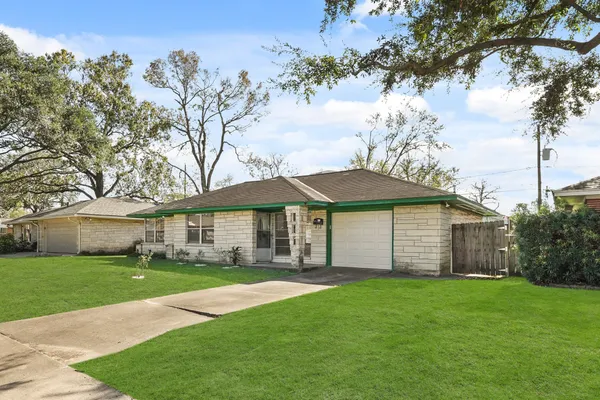 $1,795 | 1207 Stonecrest Drive, Houston, TX 77018
