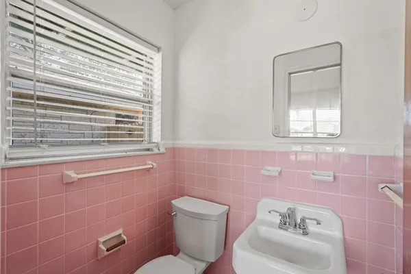 $1,795 | 1207 Stonecrest Drive, Houston, TX 77018