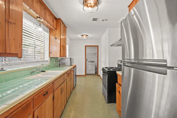 $1,795 | 1207 Stonecrest Drive, Houston, TX 77018