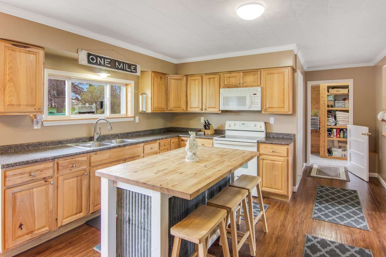 3197 Kidder Road East Jordan, MI 49727 - Photo 9 of 27 1886227-8.JPG