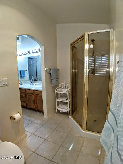 2412 West Irvine Road Phoenix, AZ 85086 - Photo 15 of 38 Master Shower
