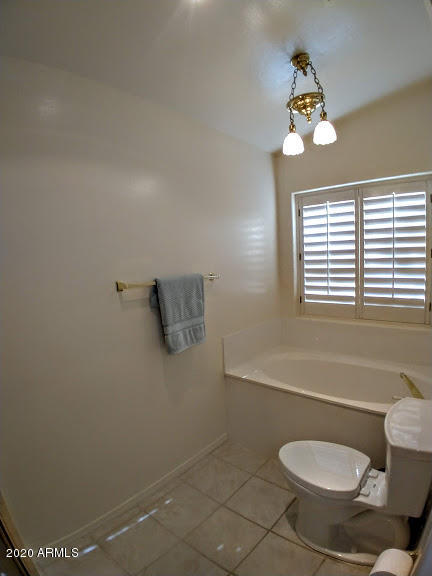2412 West Irvine Road Phoenix, AZ 85086 - Photo 16 of 38 Master Tub