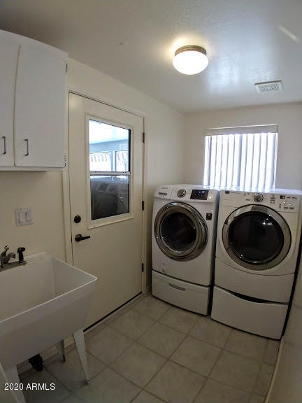2412 West Irvine Road Phoenix, AZ 85086 - Photo 25 of 38 Laundry Room with Utility Sink