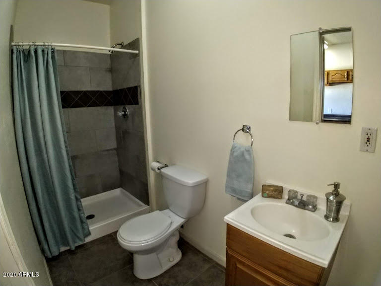 2412 West Irvine Road Phoenix, AZ 85086 - Photo 31 of 38 Workshop Bathroom