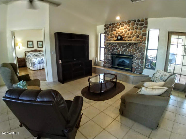 2412 West Irvine Road Phoenix, AZ 85086 - Photo 8 of 38 Great Room