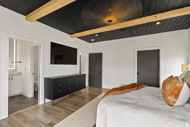 4499 North Seven Bridges Road, Unit 9 Eden, UT 84310 - Photo 17 of 65 Wood-finish flooring with a textured area rug